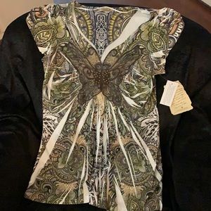 One World-Live and let live brand v-neck  top size large